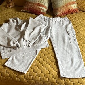 Aritzia women’s cargo sweatpants set. Soft